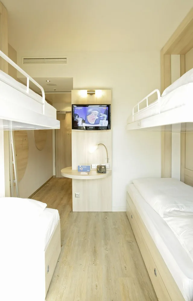 Room, Quadruple, Bunk Bed, Leonardo Smart Hotel Berlin Alexanderplatz 4/6