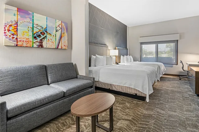 جناح بسريرين كوين مع أريكة، Best Western Valencia/Six Flags Inn & Suites 5/8
