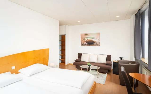 غرفة بزنس بسرير كوين، Mainstreet Hotel 1/3