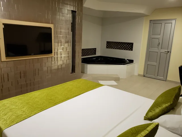 غرفة ديلوكس بسرير كينج بحوض جاكوزي، Hotel Ayenda 56 Avenue Plaza 1322 1/1
