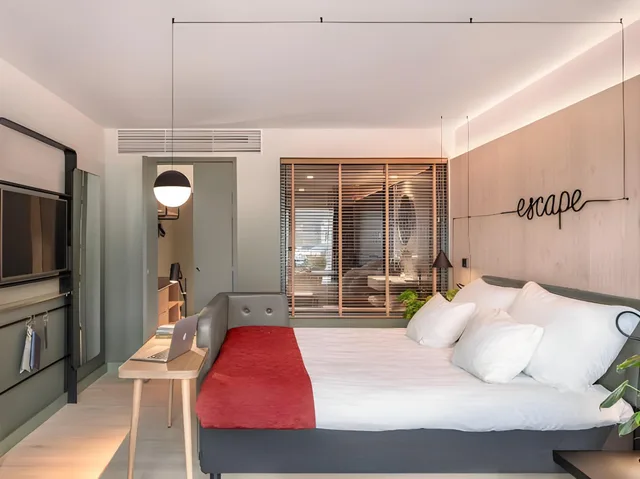 غرفة كبيرة بسرير كينج بشرفة، Hotel Norge By Scandic 1/2
