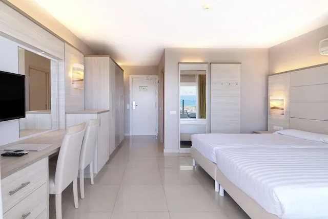 غرفة بسرير مزدوج بشرفة، Bull Escorial and Spa 1/4