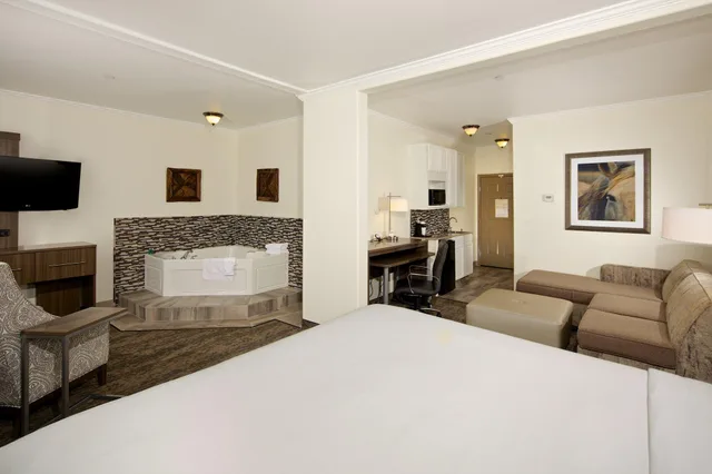 جناح بسرير كينج، Holiday Inn Express Hotel And Suites Paso Robles 2/3