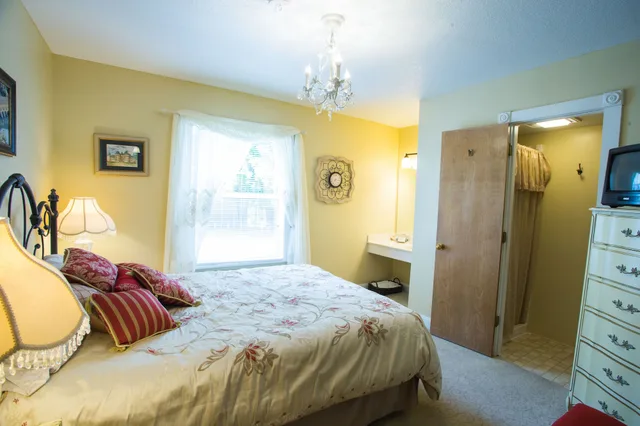 French, Queen Bed, Private Bathroom، Woodstock Inn B&B 1/3