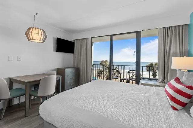 Schooner, Junior Suite, Deluxe, 2 Queen Beds, Ocean Front، Compass Cove Resort 8/10