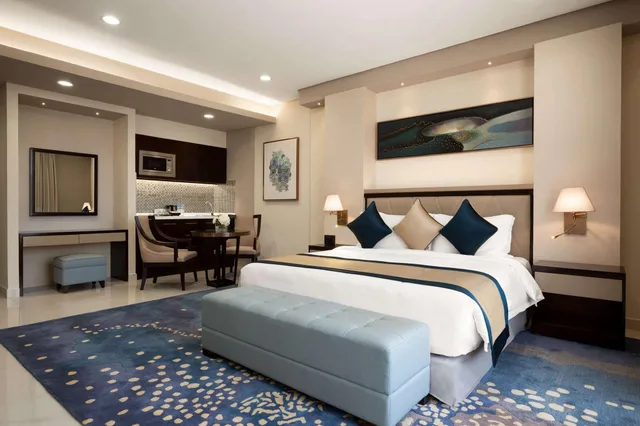 غرفة كلوب ديلوكس بسرير مزدوج، Wyndham Garden Manama 1/5