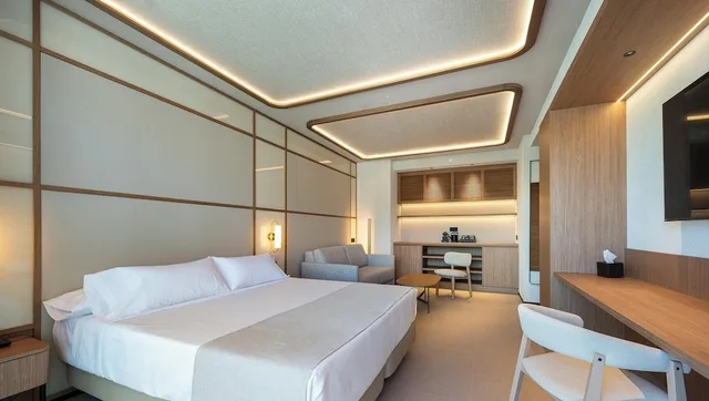 Iconic, Tower, Club, Deluxe, Double Bed, Sofa، Port Benidorm 1/5
