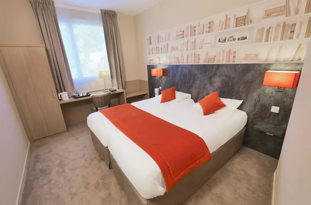 غرفة قياسية بسرير مزدوج وسرير فردي، Kyriad Angers Ouest Beaucouze 1/3