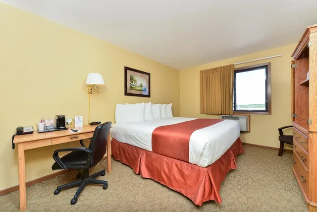 غرفة بسرير كينج، Americas Best Value Inn Kadoka 2/4