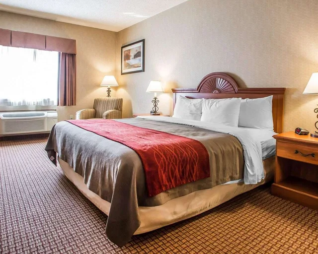 غرفة بسرير كينج، Quality Inn Sidney OH 2/3