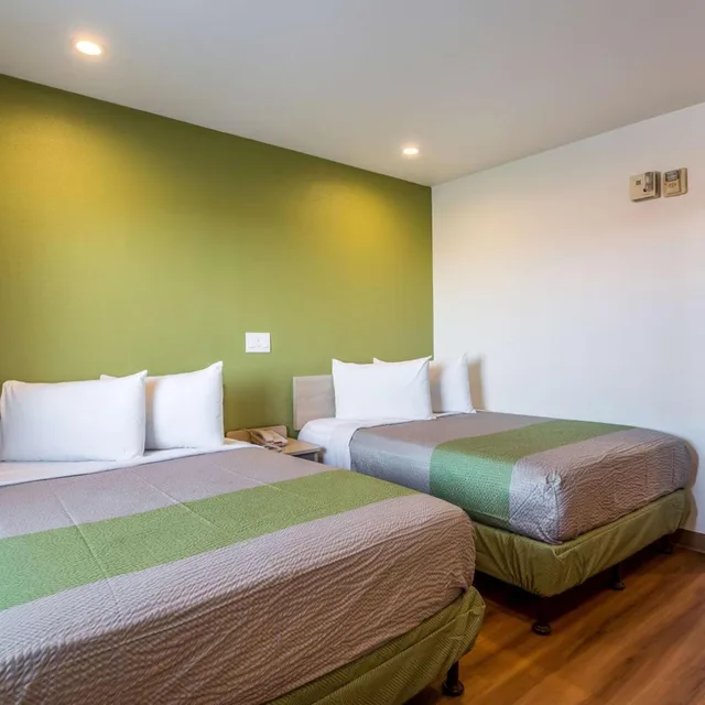 غرفة رباعية، Motel6 Needles, CA 3/9