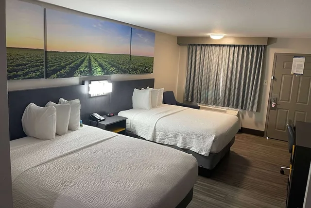غرفة قياسية بسريرين كوين للمدخنين، Days Inn by Wyndham Ruston LA 1/8