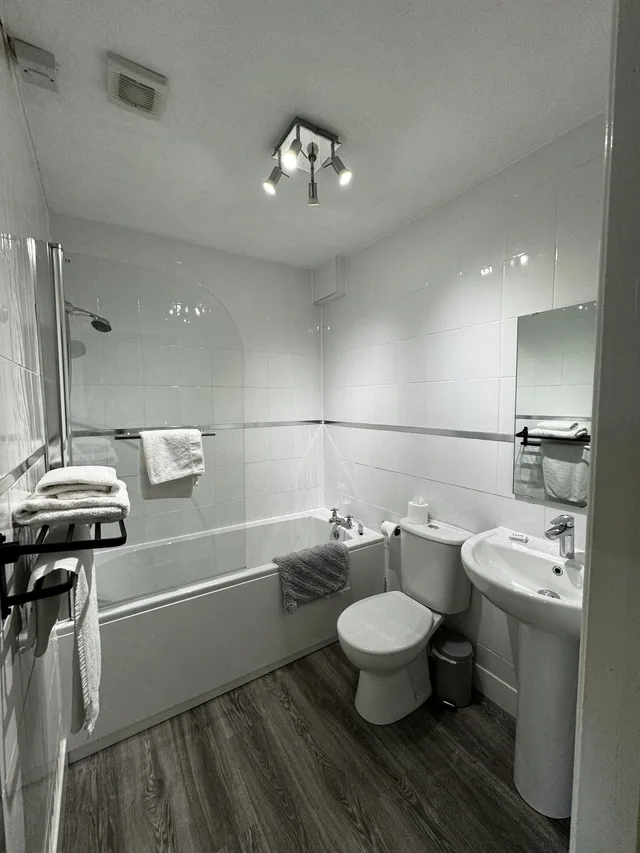 Room, Twin Beds, The Chequers Inn 5/5