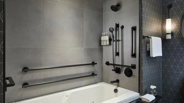 جناح بغرفة نوم واحدة بحوض استحمام لذوي الإعاقة، Kimpton Marlowe Hotel 2/4