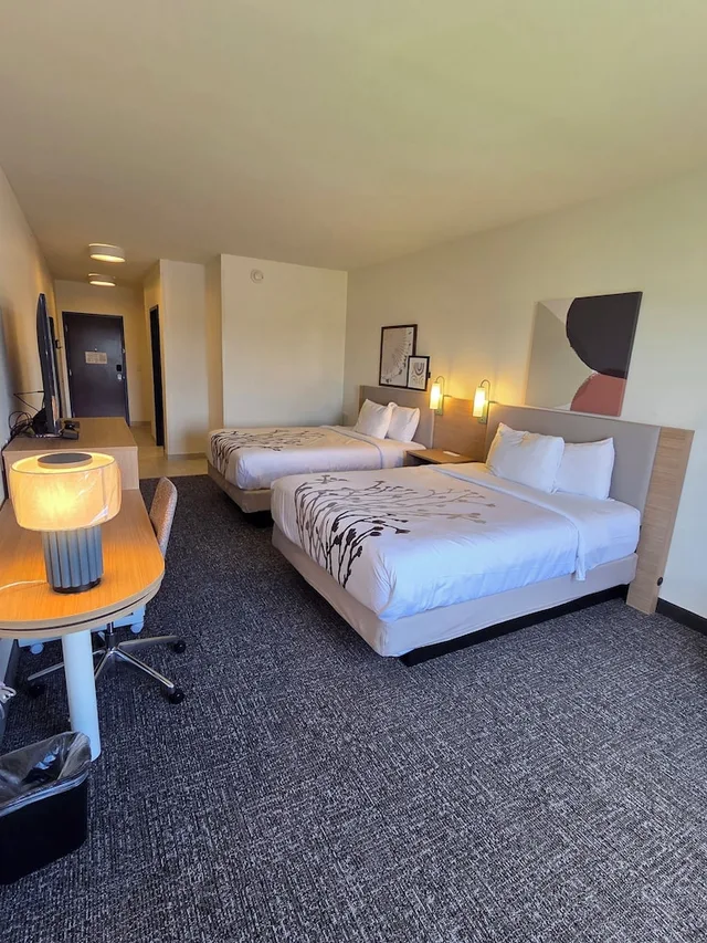 غرفة ديلوكس بسريرين كوين، Express Inn & Suites 2/4