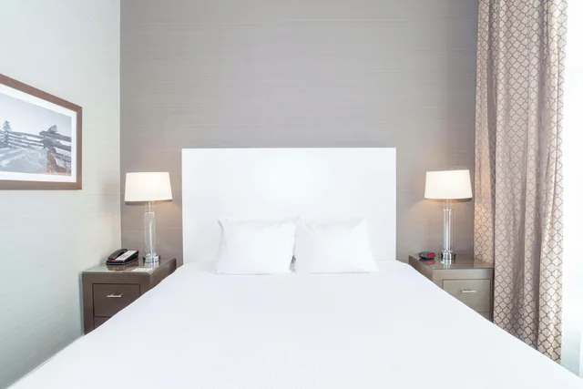 جناح بسرير كينج بمطبخ صغير، Sandman Hotel Abbotsford Airport 2/5