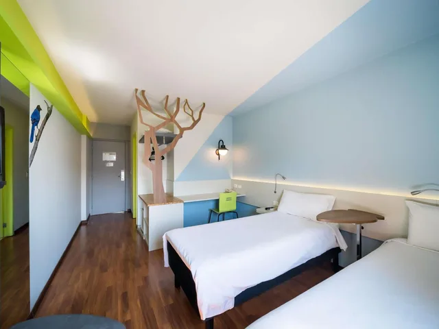 Standard, Twin Beds, ibis Styles Curitiba Centro Civico 1/10