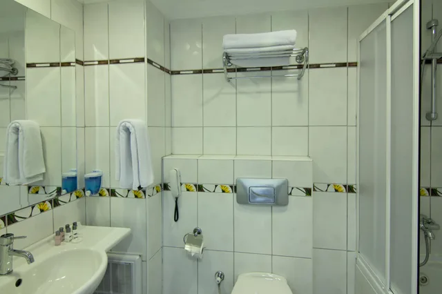 غرفة قياسية بسرير مزدوج، Krizantem Hotel 3/3