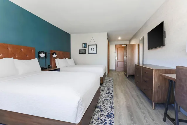 غرفة ديلوكس بسرير مزدوج، Four Points by Sheraton Ontario-Rancho Cucamonga 1/2