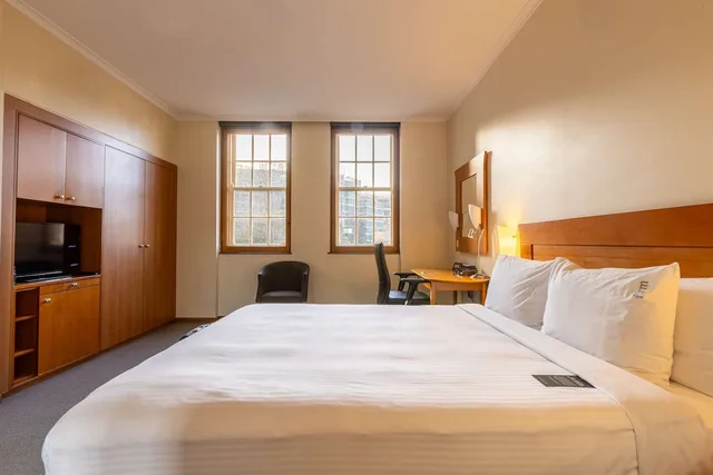 غرفة ديلوكس بسرير كينج بإطلالة على المرفأ، Sydney Harbour Hotel 1/5