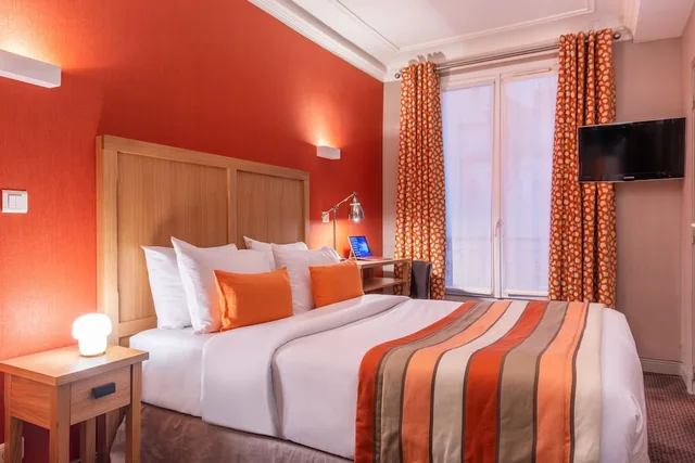 Room, Double Bed, Hotel 29 Lepic 2/4