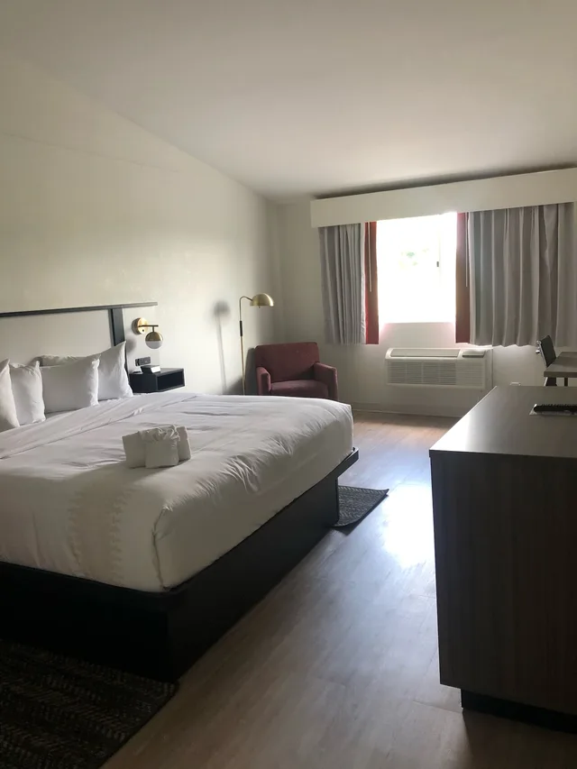 Renovated, King Bed, Accessible، Ramada by Wyndham Allentown/Bethlehem 1/4