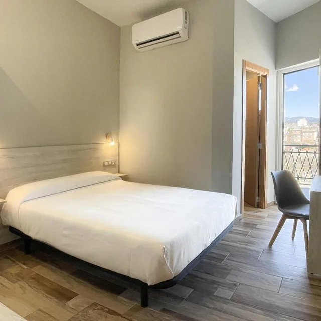 غرفة بسرير كوين بشرفة، Te Mana Hotel 1/6