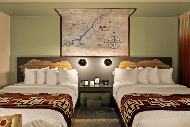 Courtyard, Premium, 2 Queen Beds, with View، Arabella Hotel Sedona 2/8