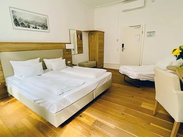 غرفة قياسية ثلاثية بسرير كينج مع أريكة، Hotel Perkeo 1/5