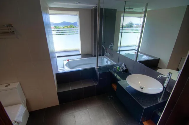 جناح جونيور، C Haya Hotel 4/5