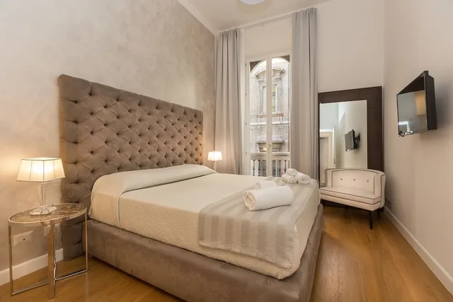 شقة كومفورت بسرير كوين بشرفة بغرفة نوم واحدة مع أريكة، Amazing Piazza Venezia Suites 1/4