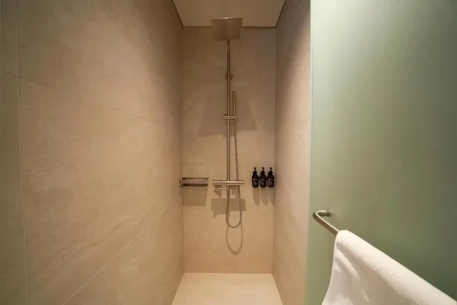 Deluxe King Partial Lake View، Homm Marina Sokcho 3/3