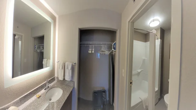 جناح استوديو بسرير كوين مع أريكة بمطبخ، Staybridge Suites Hotel Calgary Airport 4/5