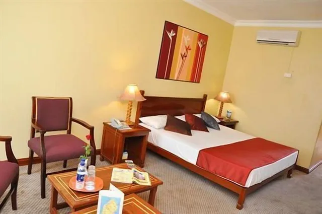غرفة سوبيريور بسرير كينج وسرير فردي، Gold Crest Hotel 4/7