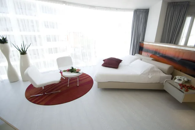 جناح جونيور بسرير كوين، Hotel Waldorf 3/6