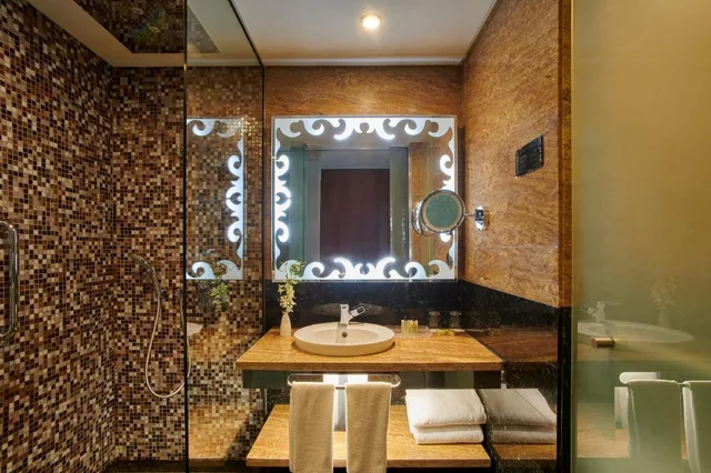 غرفة بريميوم بسرير كينج مع دخول صالة النادي للمدخنين، Intercontinental Citystars Cairo 3/3