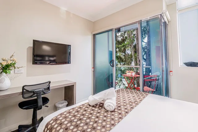 غرفة ديلوكس صغيرة بسرير مزدوج بشرفة، Best Western Plus Camperdown Suites 3/5
