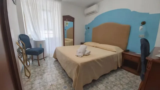 غرفة اقتصادية بسرير كوين، Hotel Amalfi 6/10