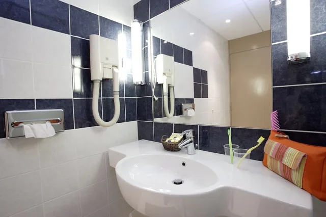 غرفة قياسية بسرير كوين مع أريكة، KYRIAD PRESTIGE BORDEAUX OUEST - MERIGNAC 1/1