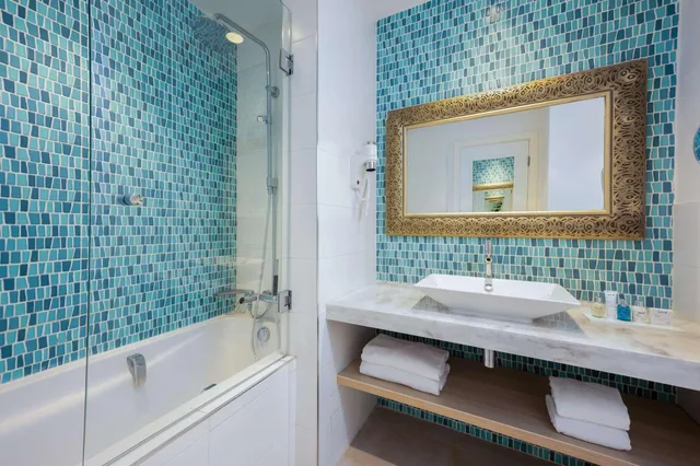 Family Suite, Queen Bed, Golf Course View, Balcony، Radisson Blu Resort, Saidia Garden 3/6