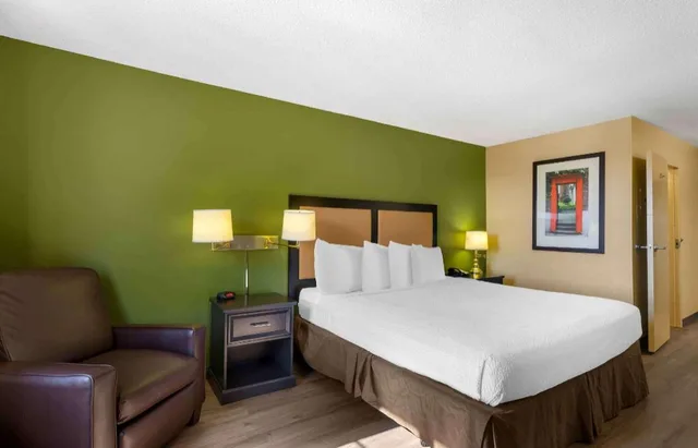 Deluxe, King Bed, Extended Stay America Los Angeles -Torrance 2/3