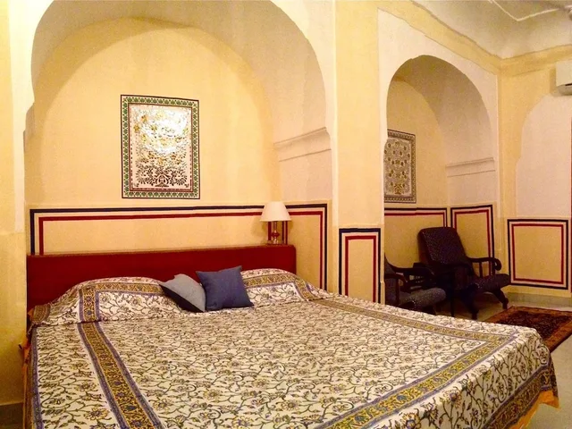Courtyard, Queen Bed, Khatu Haveli 5/10