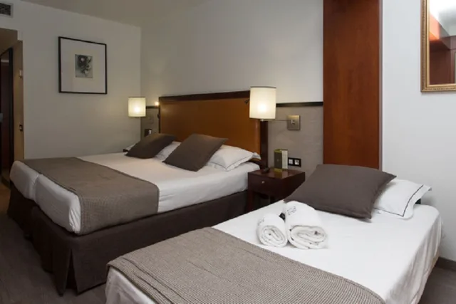 family 4، Hotel Balmoral 4/6