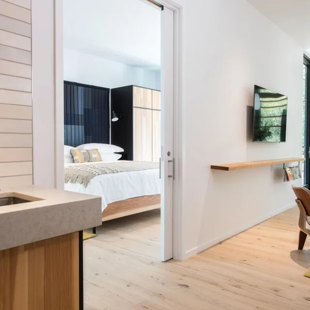جناح، Harmon Guest House 3/6