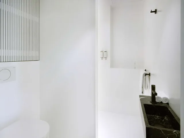 شقة فاخرة بسرير كينج بشرفة، Hotel Damier, WorldHotels Crafted 3/3