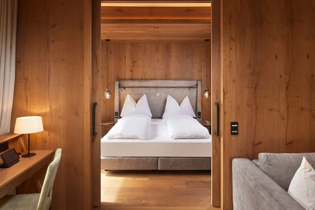 Top, Superior, Suite, 2 King Beds, Sofa، DAS EDELWEISS Salzburg Mountain Resort 4/8