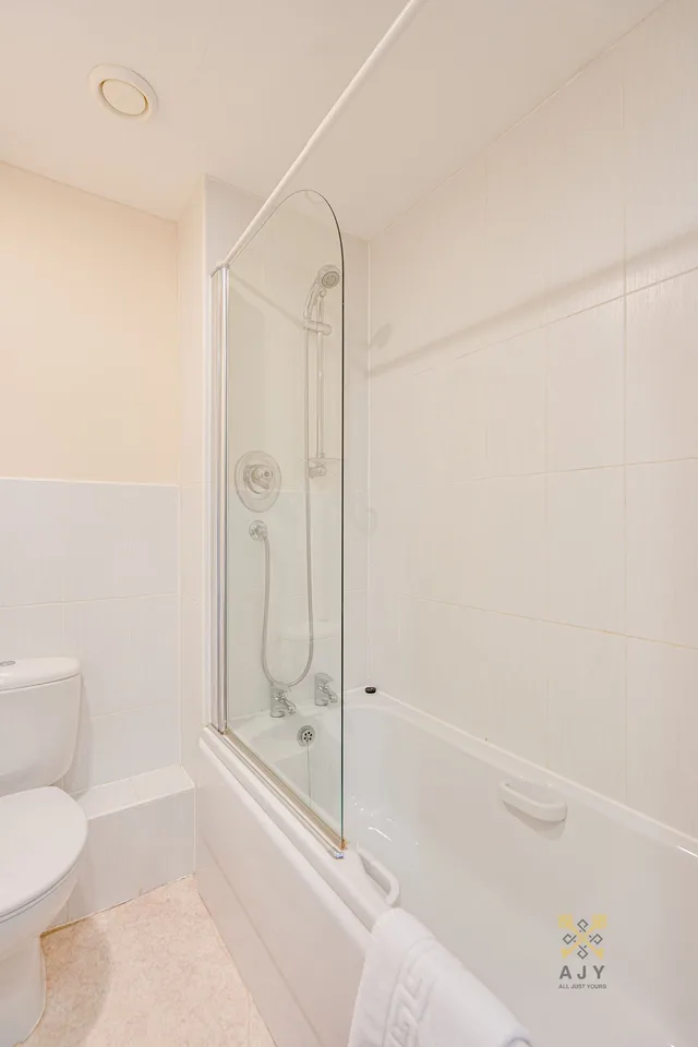 شقة سوبيريور بسرير كينج وسريرين منفصلين بغرفتي نوم مع أريكة، Mica Point City Centre Apartment 7/10