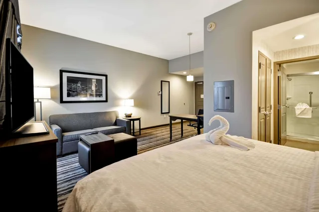 Studio, King Bed, Homewood Suites By Hilton Cincinnati West Chester 1/2