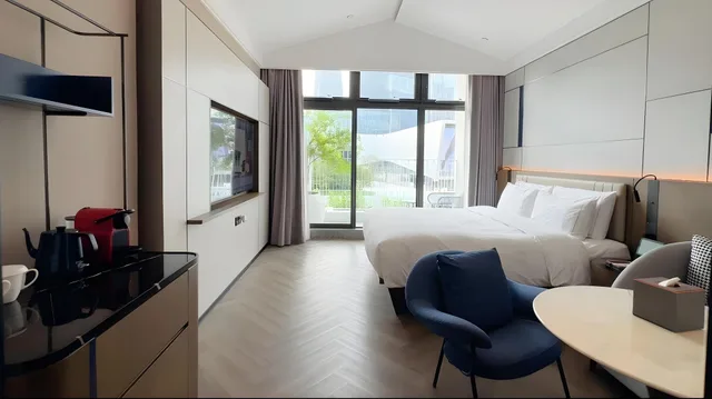 غرفة تنفيذية بسرير كوين، UrCove by HYATT Shanghai West Riverside 1/2