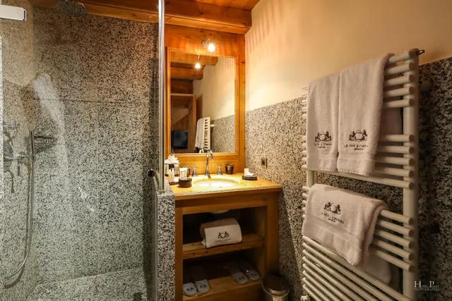 جناح دوبلكس بسرير كوين وسريرين منفصلين، Hôtel Le Fer à Cheval 2/2